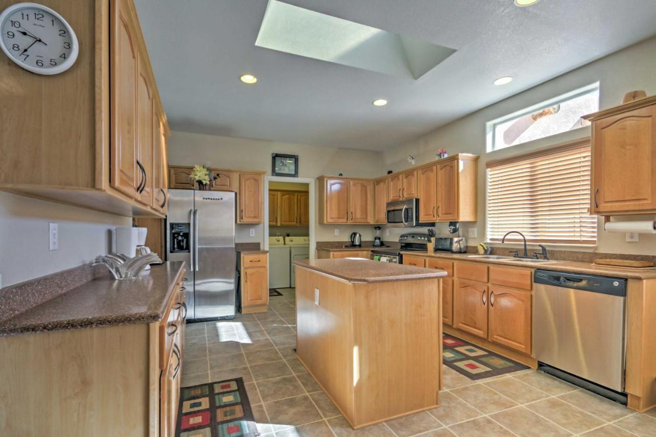 Beautiful Kanab Home With Yard - Walk To Restaurants Exterior photo